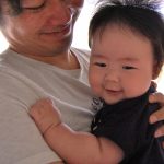赤ちゃんが抱っこしないと泣くというママへ!子育て中の家事のコツ