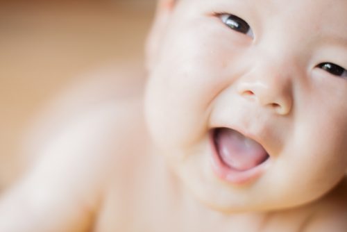 生後1ヶ月の赤ちゃんの特徴のまとめ!新しく始まるお出かけやお風呂についても