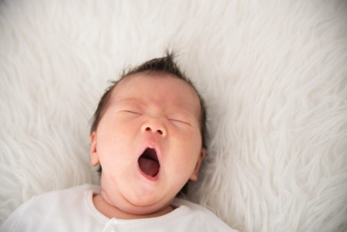 赤ちゃんが喜ぶ子守唄の選び方や歌い方のコツ！動画よりもママの歌