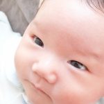 エプロンを外しちゃう赤ちゃんにおすすめのエプロン4点